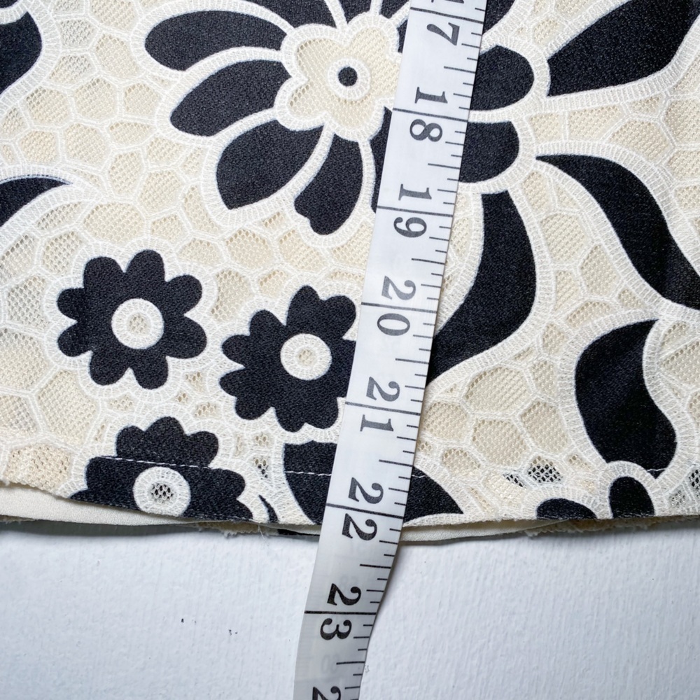 MM Couture Floral Black and White Sleeveless Top - Picture 12 of 13